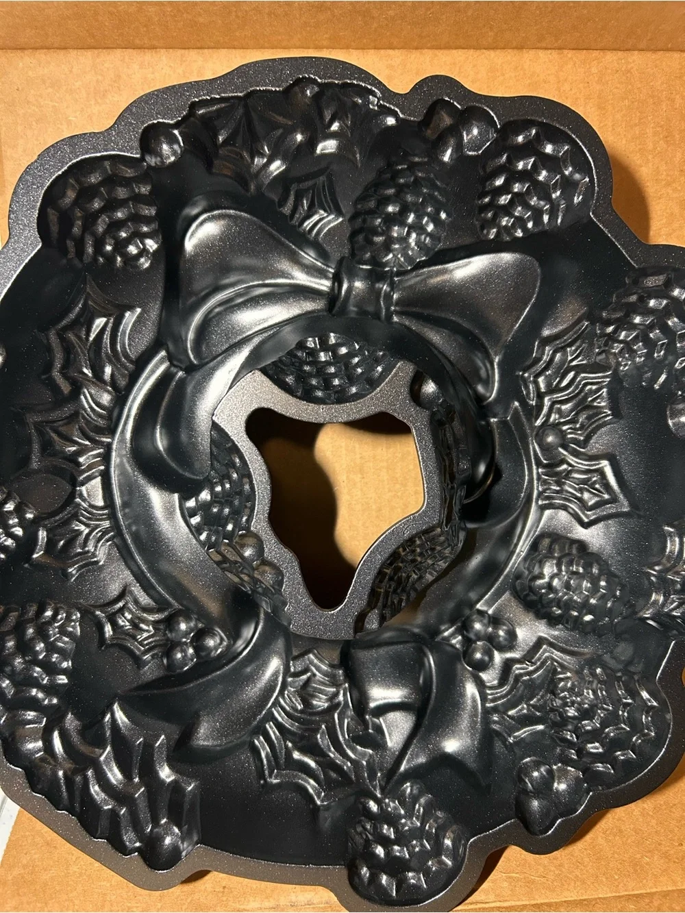 NWOT Williams Sonoma Wreath Bundt Cake Pan